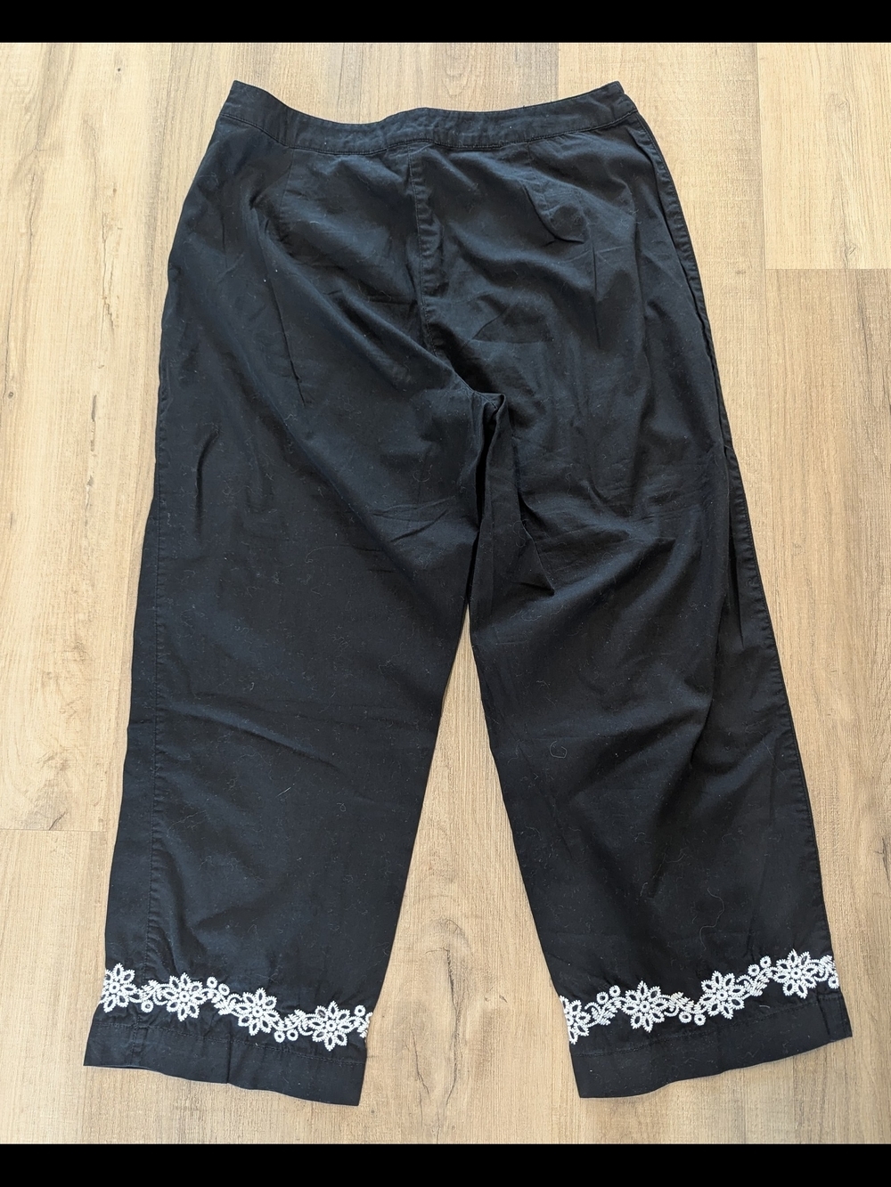 4/$40 Northern Reflections Black Embroidered Cotton Capri Pant - Picture 4 of 6